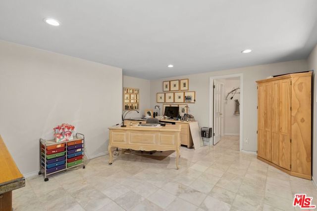 Bedroom/ office, bath y walk in