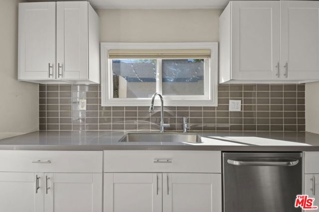 1656 S Rimpau Boulevard, Los Angeles CA: https://media.crmls.org/mediaz/04887e2a-aaa2-43e4-ae5e-910e3cdafb5a.jpg