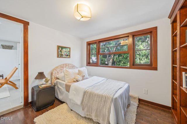 2116 Apex Avenue, Los Angeles CA: https://media.crmls.org/mediaz/0488970f-be69-4593-8cc2-b9422ca32bff.jpg