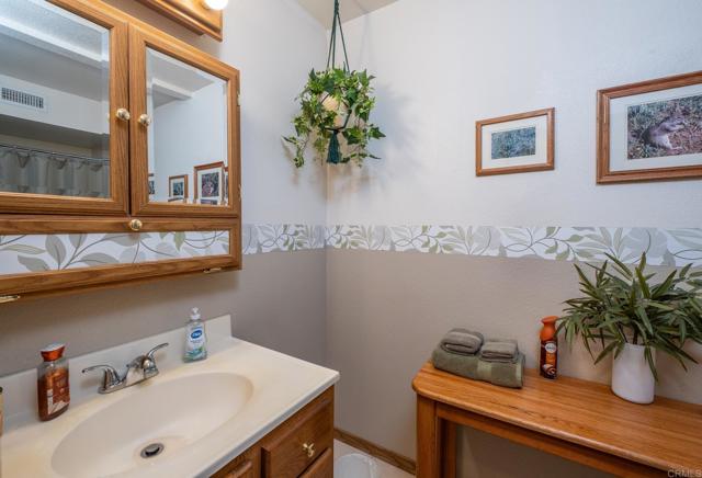 Detail Gallery Image 14 of 26 For 10865 Charing Cross Rd, Spring Valley,  CA 91978 - 4 Beds | 3 Baths