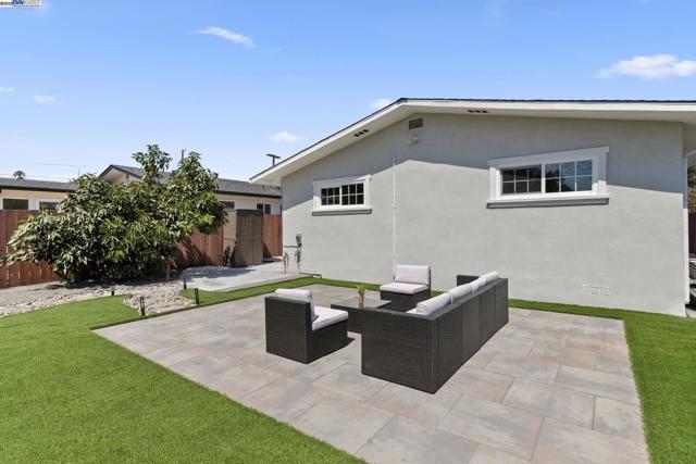 36523 Cherry St, Newark CA: https://media.crmls.org/mediaz/0488b3db-f00e-4661-8fb5-42012dda5f23.jpg