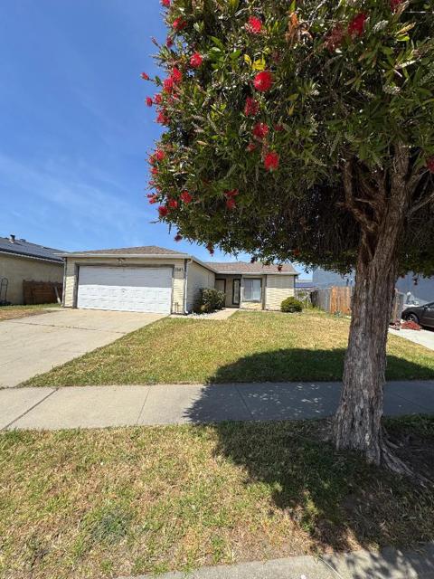 1545 Boyle Court, Salinas CA: https://media.crmls.org/mediaz/0488f0eb-d4dc-4f6d-9653-7b1ef56342e7.jpg