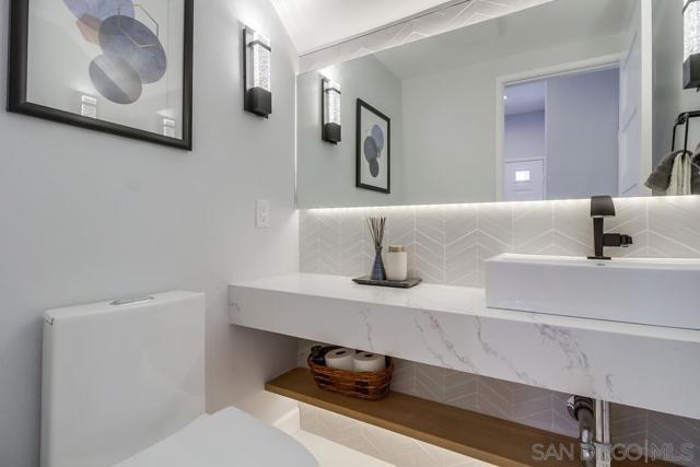13554 Jadestone Way, San Diego CA: https://media.crmls.org/mediaz/048909ca-d5e7-44d7-b272-dce784868133.jpg