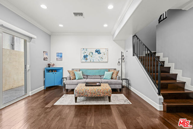5335 Cartwright Avenue, North Hollywood CA: https://media.crmls.org/mediaz/0489982e-3423-4773-8bd0-fb6297ce241a.jpg