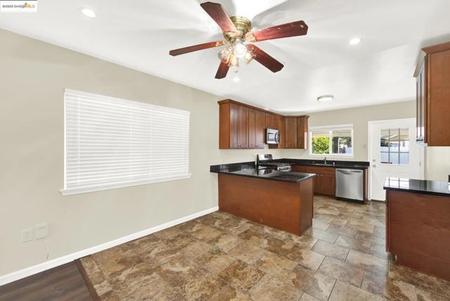 1232 78Th Ave, Oakland CA: https://media.crmls.org/mediaz/0489a15d-527d-49a3-9f20-4a916167e2b3.jpg