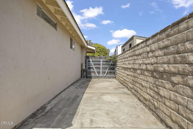 1138 Lantana Street, Camarillo CA: https://media.crmls.org/mediaz/0489b354-735a-4ef8-8db5-f2a2f3242a76.jpg