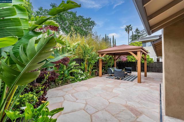 5588 Gonzalez Ct, Concord CA: https://media.crmls.org/mediaz/0489e764-0f9e-465b-8964-2e292f433267.jpg