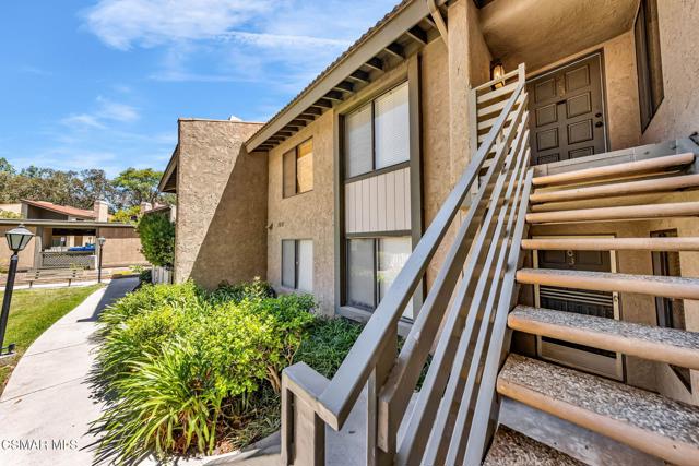 769 Birchpark Circle, Thousand Oaks CA: https://media.crmls.org/mediaz/048a0041-cb17-42ed-b1d1-7a3dae1a301b.jpg