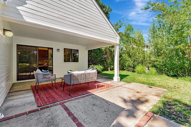 2394 Ironwood Pl, Alamo CA: https://media.crmls.org/mediaz/048a2696-f87e-4cb5-8e01-cba0e67f1f85.jpg