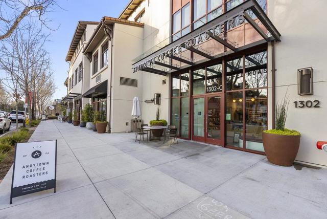 1246 Hoover Street, Menlo Park CA: https://media.crmls.org/mediaz/048a4fd6-3384-4d3a-ab07-44b389dff2a4.jpg