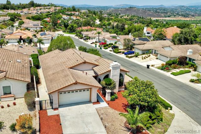 13356 Corte De Comares, San Diego CA: https://media.crmls.org/mediaz/048a897d-41a5-4af3-bbdc-d969f174a9c1.jpg