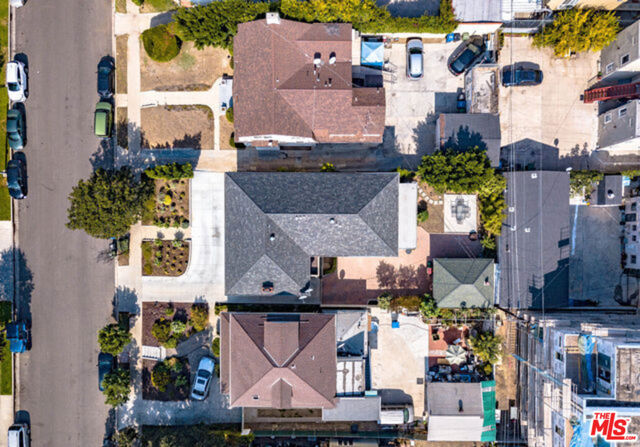 416 S Van Ness Avenue, Los Angeles CA: https://media.crmls.org/mediaz/048aab16-5ba8-4778-be31-33d708d9090f.jpg