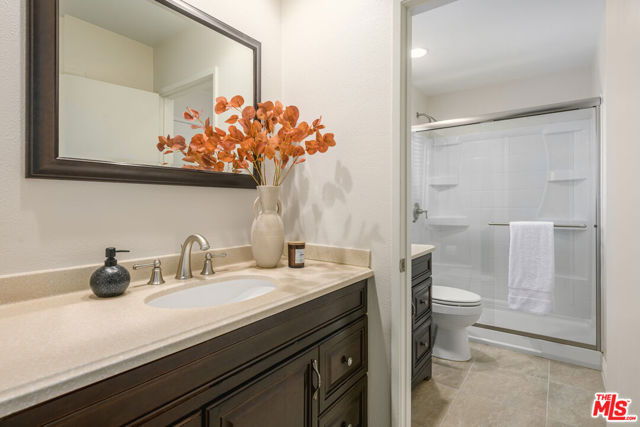 6652 Buttonwood Avenue, Oak Park CA: https://media.crmls.org/mediaz/048b1dd3-3556-4db3-8b4a-eb69bbf35057.jpg