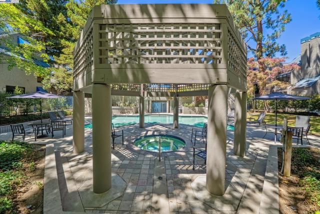 1089 Foxchase Dr, San Jose CA: https://media.crmls.org/mediaz/048b73be-57f6-48ed-9c15-a45a2e0ff8b9.jpg
