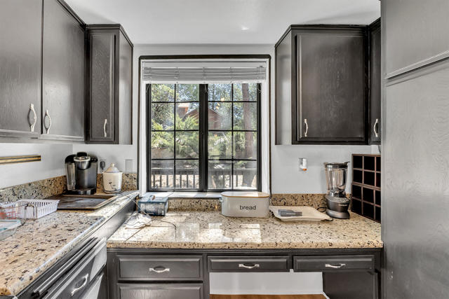53184 Double View Drive, Idyllwild CA: https://media.crmls.org/mediaz/048b9aa2-1bbc-4d31-8194-ee40a2f80c48.jpg