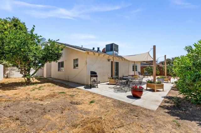 1014 Croyden Way, Manteca CA: https://media.crmls.org/mediaz/048c6d93-d305-4062-89d8-79b0b8cddc36.jpg