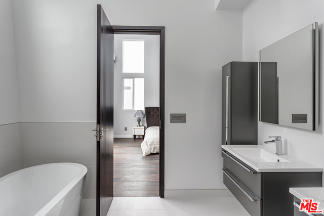 205 IRENA Avenue, Redondo Beach, California 90277, 5 Bedrooms Bedrooms, ,4 BathroomsBathrooms,Residential,Sold,IRENA,17275834