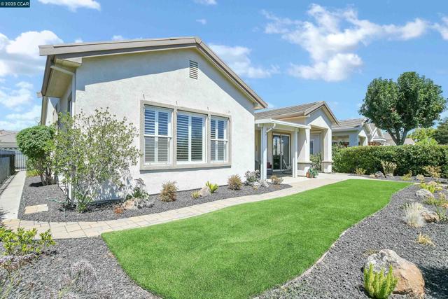 1820 Mariposa Way, Brentwood CA: https://media.crmls.org/mediaz/048d0668-75ce-4f3e-acb7-9a411dc3660f.jpg