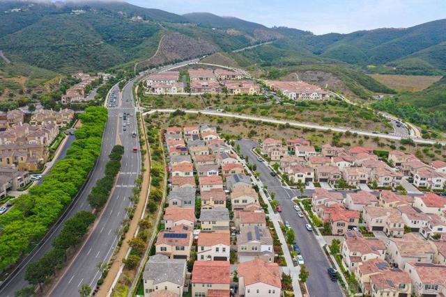 712 Gemstone Dr, San Marcos CA: https://media.crmls.org/mediaz/048d0776-0440-4758-9802-077557341cd2.jpg