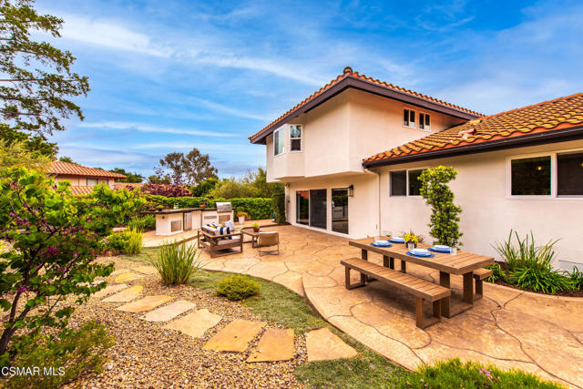 1046 Brookview Avenue, Westlake Village CA: https://media.crmls.org/mediaz/048d1ad0-50f9-4393-8f8b-4fa6603893fc.jpg