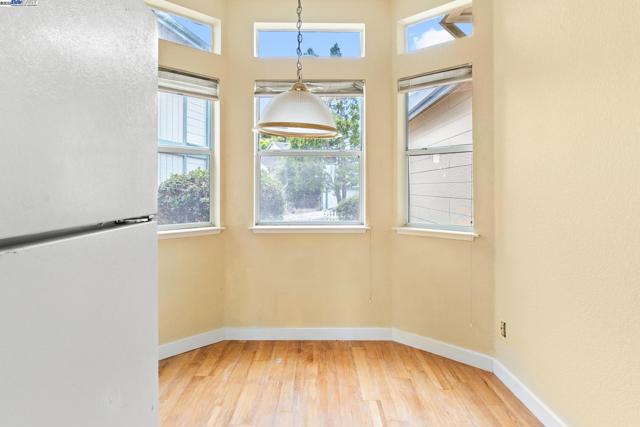 104 Bridgeview Ct, Crockett CA: https://media.crmls.org/mediaz/048dad6f-45f0-4d13-8f1e-f6da95797a6f.jpg