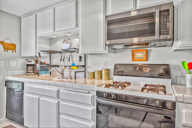 41531 Colada Court, Palm Desert CA: https://media.crmls.org/mediaz/048df72e-bdd2-462e-8401-e794ff604035.jpg