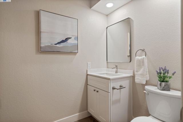642 Centre Ct, Alameda CA: https://media.crmls.org/mediaz/048f07e4-6246-4332-8e8b-2b4596ab6456.jpg