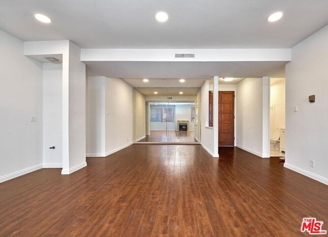 3315 Griffith Park Boulevard, Los Angeles CA: https://media.crmls.org/mediaz/048f487a-2ff9-4e5d-8cc2-df4fc2d03cd6.jpg