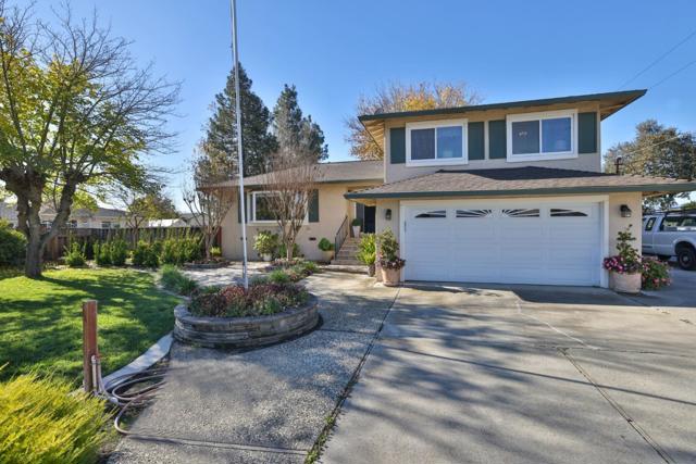 12155 Columbet Avenue, San Martin CA: https://media.crmls.org/mediaz/048fa317-700f-4f3f-b5f9-35601977ddaa.jpg