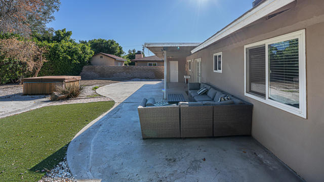 43120 Texas Avenue, Palm Desert CA: https://media.crmls.org/mediaz/048fb648-d051-44aa-a2f8-8432ff61469b.jpg