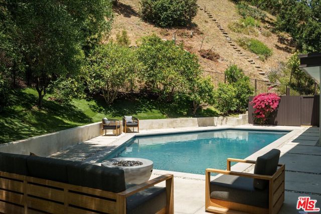 2313 Banyan Drive, Los Angeles CA: https://media.crmls.org/mediaz/04900cd8-10ba-4a76-9226-dbc9ee4b7c2a.jpg