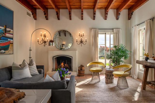 17484 El Vuelo, Rancho Santa Fe CA: https://media.crmls.org/mediaz/04905f60-0562-4f2c-b963-6d9bc0b4e6e0.jpg
