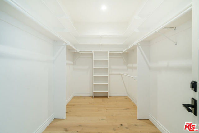 609 21st Place, Santa Monica CA: https://media.crmls.org/mediaz/049067cf-b03a-4ae5-857b-c526b426c6f6.jpg