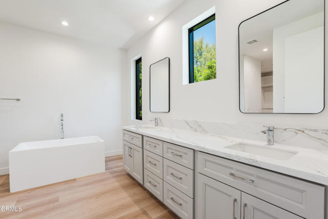 Detail Gallery Image 31 of 68 For 2821 Los Robles Rd, Thousand Oaks,  CA 91362 - 3 Beds | 2/1 Baths