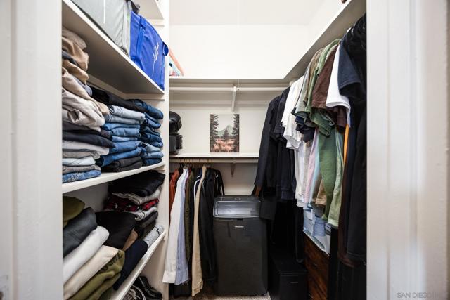 4860 Rolando Ct, San Diego CA: https://media.crmls.org/mediaz/049102f6-cba4-400b-9d5a-7b1de8b05f8f.jpg