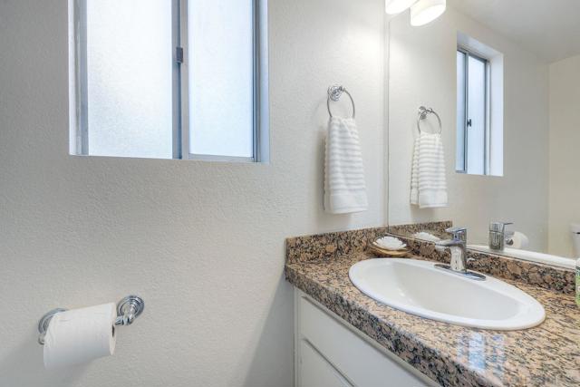 1415 17 Flag Ln, El Cajon CA: https://media.crmls.org/mediaz/04910a68-a301-4529-a822-150c929aabcc.jpg