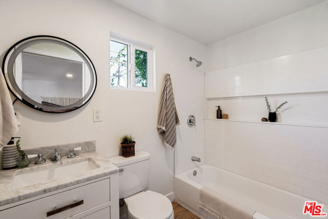 5748 7th Avenue, Los Angeles CA: https://media.crmls.org/mediaz/04910f06-6840-4d57-bf25-2d2064463459.jpg