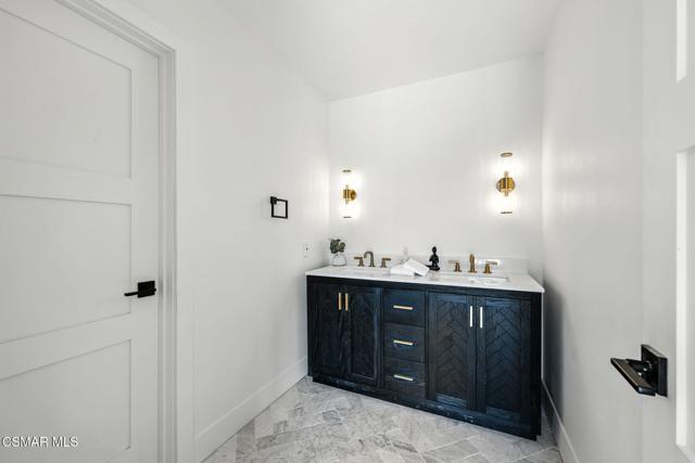 30670 Passageway Place, Agoura Hills CA: https://media.crmls.org/mediaz/04917082-cb9b-400e-a85e-e0b72d594ff8.jpg