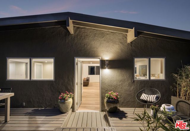 5661 Spreading Oak Drive, Los Angeles CA: https://media.crmls.org/mediaz/0493269b-98d3-4163-903f-7b8341cfddcd.jpg