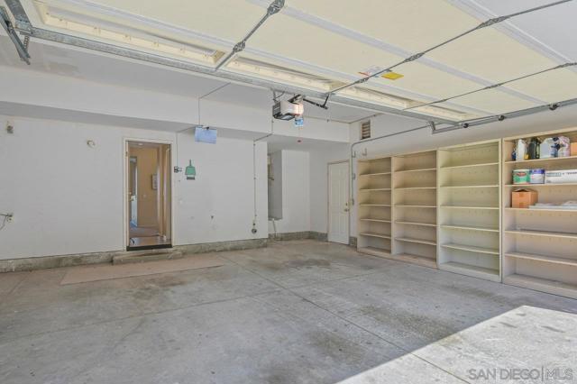 13583 Scarsdale Way, San Diego CA: https://media.crmls.org/mediaz/0493626f-8545-418e-9bba-272220c0dce8.jpg