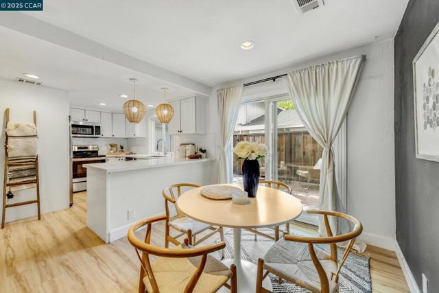 2877 Fountainhead Drive, San Ramon CA: https://media.crmls.org/mediaz/04939393-3fdd-4f6c-9359-f5f9b8b72c3c.jpg
