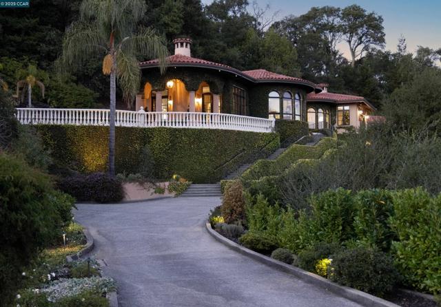 42 Tappan Ln, Orinda CA: https://media.crmls.org/mediaz/0493be8b-b13a-46db-ac04-19d9a0dc7857.jpg