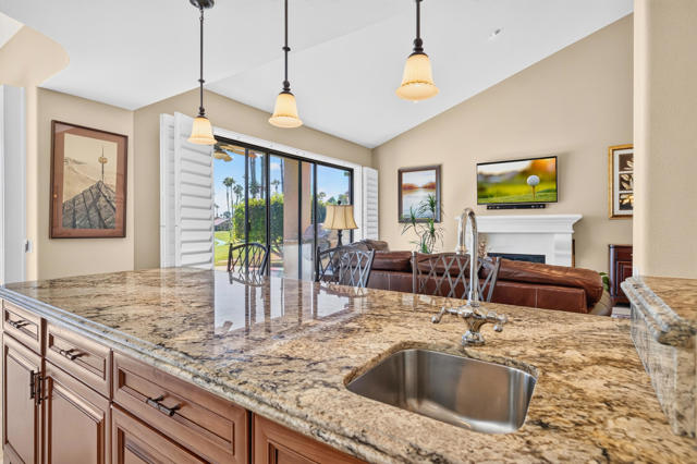 38364 Zinnia Lane E, Palm Desert, CA 92211