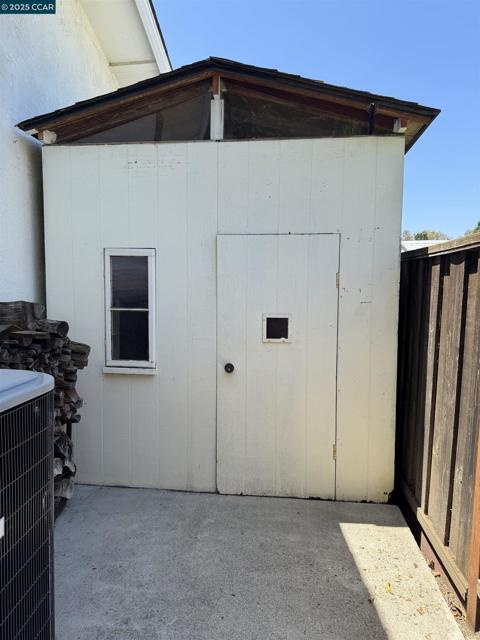 898 Luxury Dr, Concord CA: https://media.crmls.org/mediaz/04951eb6-66d1-4426-bca6-4f4e8ff2f7b5.jpg