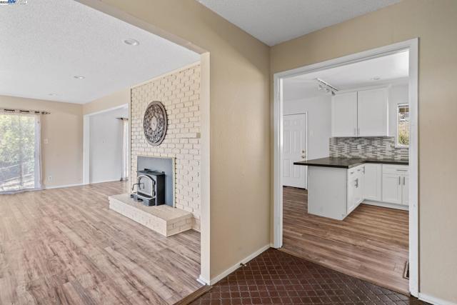 2592 Caballo Ranchero Dr, Diablo CA: https://media.crmls.org/mediaz/04954187-a136-4cb5-b5cc-410ce6c30102.jpg