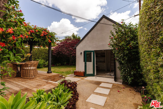 3707 Glenfeliz Boulevard, Los Angeles CA: https://media.crmls.org/mediaz/0495ccc6-d2da-4a0b-bdd5-c4741751087e.jpg