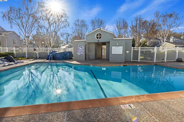 5409 Cameo Ct, Pleasanton CA: https://media.crmls.org/mediaz/049651cc-122f-447a-8763-9e30dbac8640.jpg