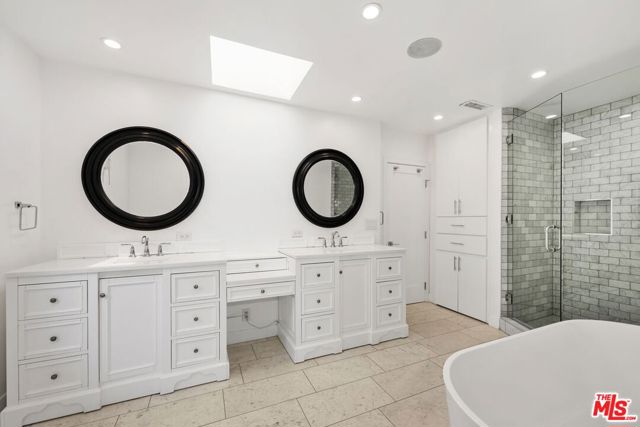 400 Chautauqua Boulevard, Pacific Palisades CA: https://media.crmls.org/mediaz/04965d54-de57-46b3-9b53-41e94387e117.jpg
