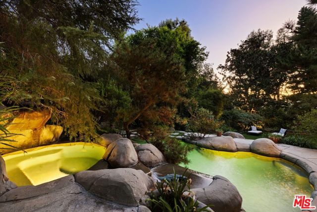 2477 Canyon Oak Drive, Los Angeles CA: https://media.crmls.org/mediaz/04966697-7a2a-499a-91d2-f59465cdf548.jpg