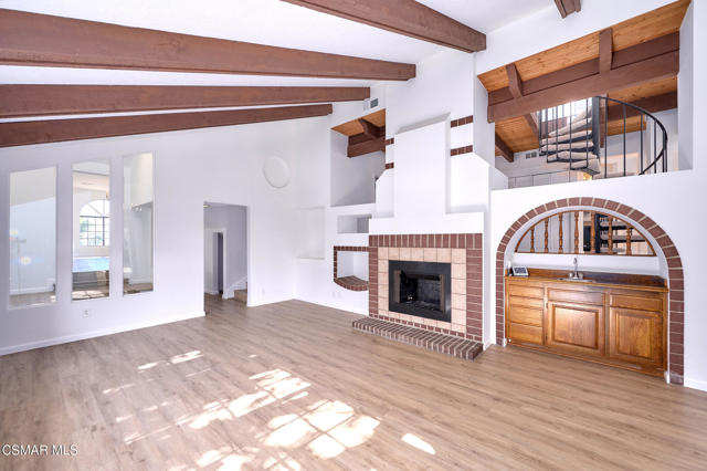 751 Wildwood Avenue, Thousand Oaks CA: https://media.crmls.org/mediaz/0496c17d-c7e0-4918-8823-7232fb60a57a.jpg